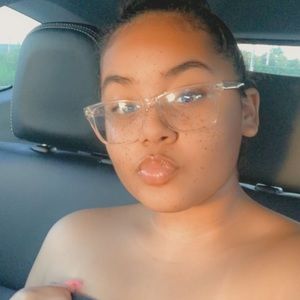 Meet your Posher, Darissa